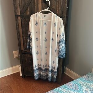White and Blue Patterned Kimono